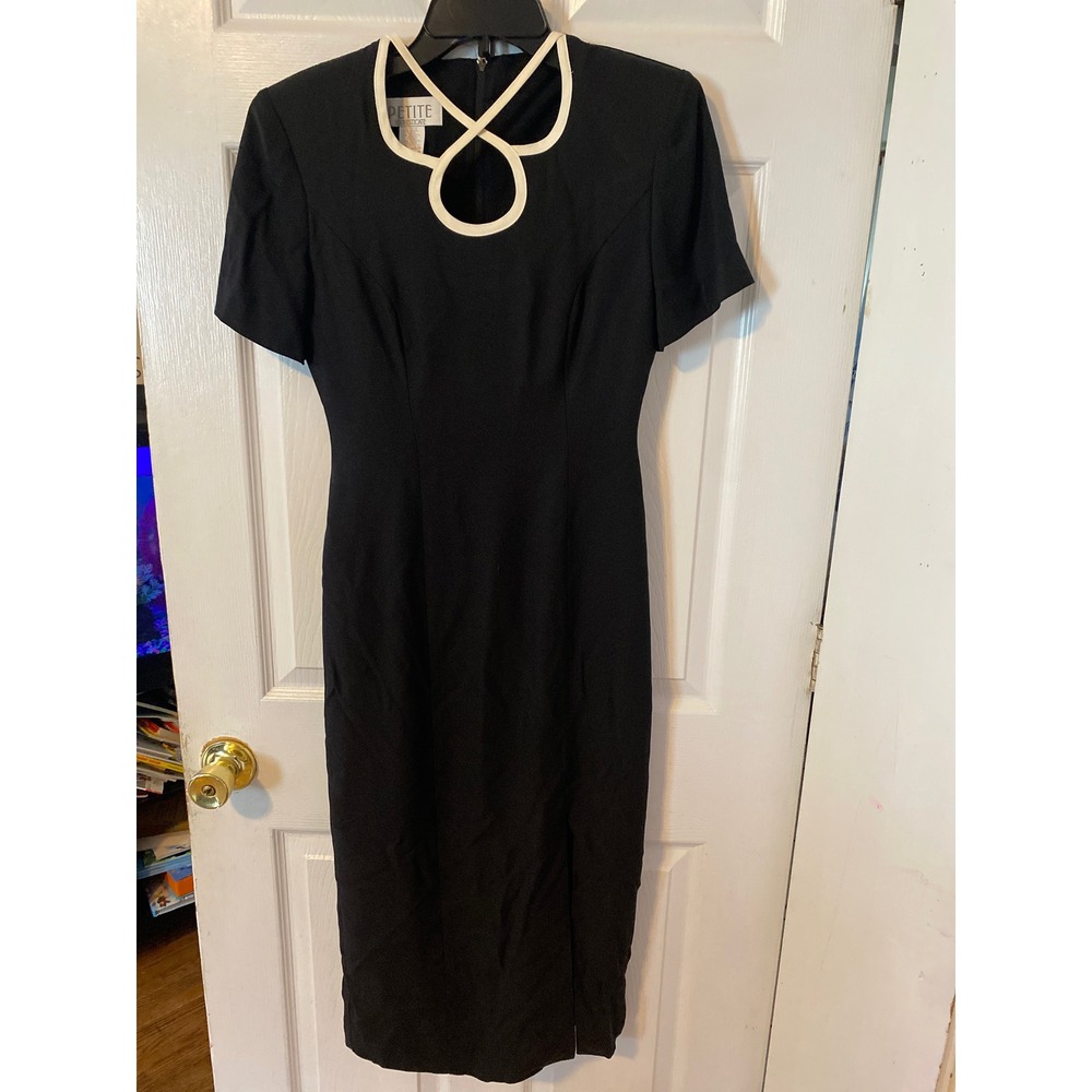 Petite Sophisticate Vintage Black Sheath Dress Interlocking Ring Neckline Size 2